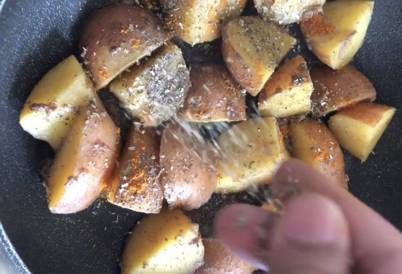5 Easy Steps to make the Softest Roast Potatoes without an Oven – Somali Recipes
