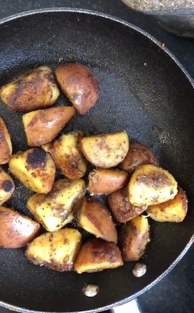 6 Easy Steps to make the Softest Roast Potatoes without an Oven – Somali Recipes
