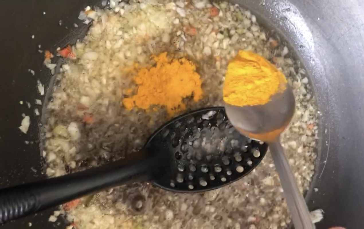 7 Easy Steps to make Perfect Turmeric Rice – Somali Food Recipes
